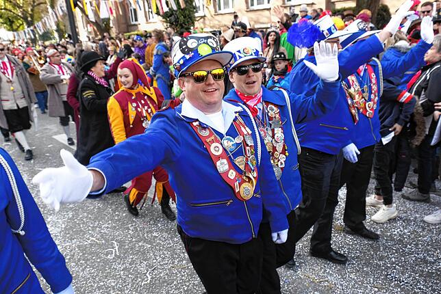 Bild 33: Bilder vom großen Fasnet Samschdig-Umzug der Poppele-Zunft (2)