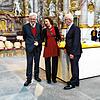 Bernadette Hörder (Mitte) gestaltete im Jahr 2016 die Altarinsel im Münster Zwiefalten, die am 2. Juni 2019 eingeweiht wurde. Unser Bild ...