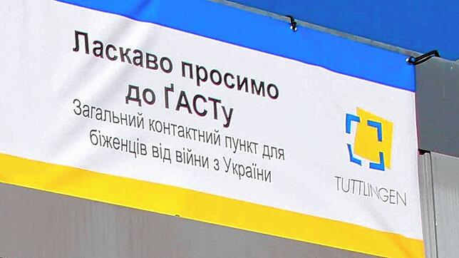 Willkommen: An der Gemeinsamen Anlaufstelle (GASt) des Landkreises und der Stadt in Tuttlingen werden die Geflüchteten auf Ukrainisch ...
