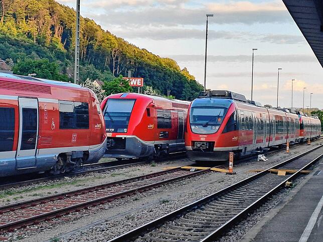 Noch fahren auf der Hochrheinbahn Dieseltriebwagen vom Typ 644 und 641, wie hier am Bahnhof Waldshut.