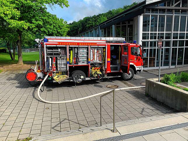 Die Feuerwehr Meersburg hat die Löschwasserversorgung gesichert.