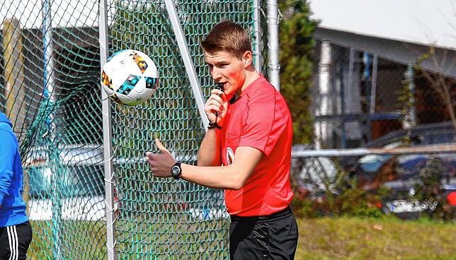 Vorbild: Jonas Brombacher (22) vom FC Wittlingen hat binnen weniger Jahre den Aufstieg zum Schiedsrichter in der Regionalliga geschafft.