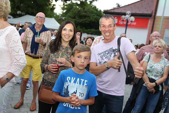 Bild 4: Bilder von den Besuchern beim Lichterfest in Bad Dürrheim