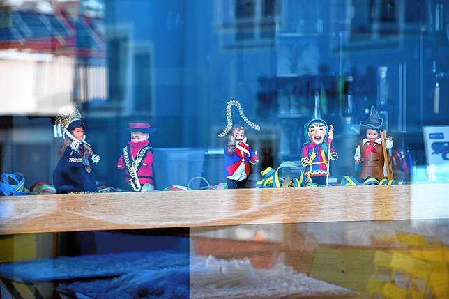 Minifiguren im Schaufenster des Seilerhaus-Cafés.