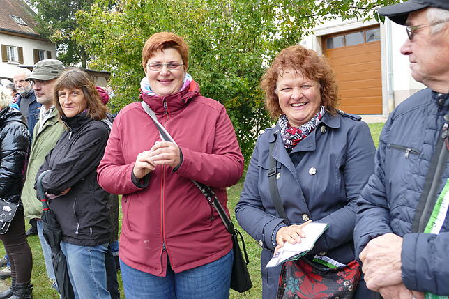 Bild 23: Tausende bejubeln beim Umzug des Kreiserntedankfestes die Leistung der Jugendlichen