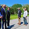 Da soll es rauf gehen (von links): KTS-Chef Roland Frank, OB Bernd Häusler, Alexander Endlich, Vorstandsvorsitzender Sparkasse ...