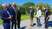 Da soll es rauf gehen (von links): KTS-Chef Roland Frank, OB Bernd Häusler, Alexander Endlich, Vorstandsvorsitzender Sparkasse ...