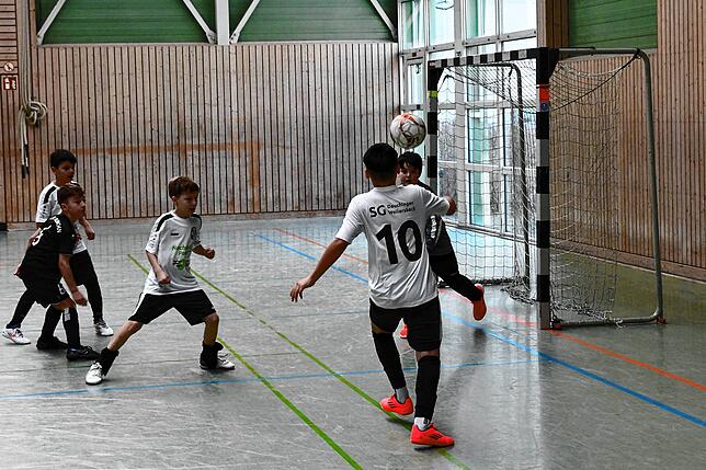 Bild 15: FC 08 Villingen Hallen-Bezirksmeister bei den E-Junioren – wir haben die besten Turnier-Bilder!