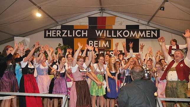Die Musikkapelle Laiz jubelt über ihren Sieg beim Wettbewerb der Kapellen in der Blechnacht. Da sie die Blechnacht nun schon mehrfach ...