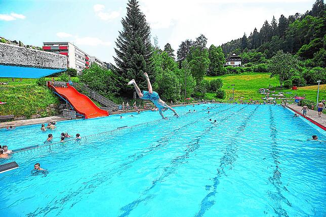 Ein beherzter Sprung ins Wasser ist im Triberger Waldsportbad ab 19. Juni wieder möglich.