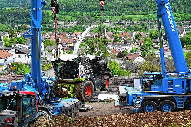 Bild 22: Bergung des Feldhäckslers- Hier sind die Bilder