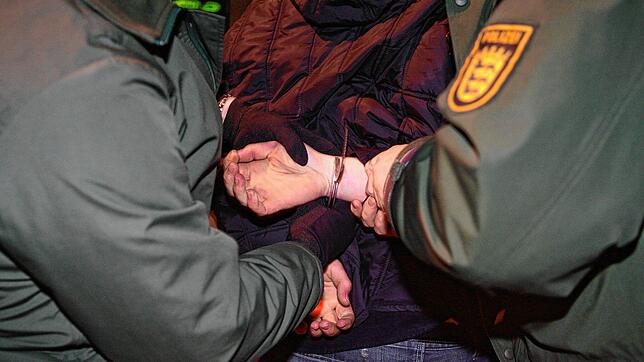 1994 kam es im Waldshuter Polizeirevier zu einer Geiselnahme. Beamte überwältigten schließlich den 35-Jährigen (Symbolbild: Archiv).