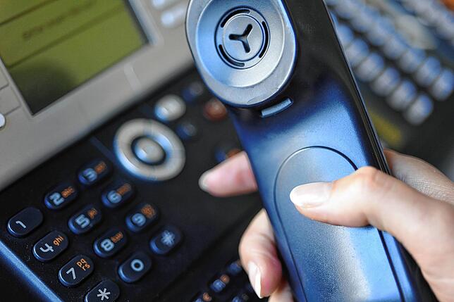 Die Telefonseelsorge ist rund um die Uhr erreichbar.