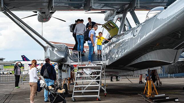 Die Do 24 ATT von Iren Dornier ist ein Publikumsmagnet. Doch es gab beim Sommerfest auch viele weitere Flieger zum Bewundern. Bild: ...