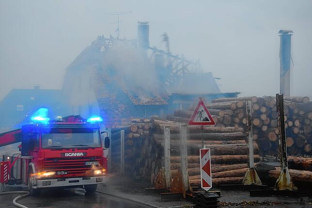 Einsatzleiter Markus Döbele lobt die technische Ausrüstung der Feuerwehren.
