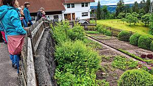Gespannt folgen die Teilnehmerinnen den Ausführungen der Referentin und nehmen neues Wissen für den eigenen Garten mit nach Hause. Bild: ...
