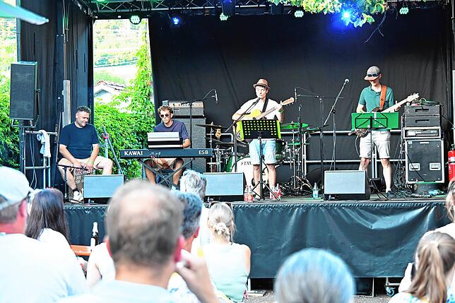 Bild 9: Sommer, Musik, gute Laune: So feierte Gurtweil das Gurtwiil Open Air 2025 - Das sind die besten Bilder
