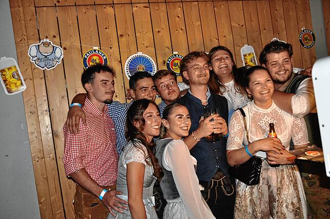 Bild 16: Oktoberfest der Narrenzunft Hugeloh in Leimbach - die tollsten Bilder