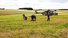 Im Rahmen einer Übung wird auch geübt, wie isolierte Soldaten durch die Spezialkräfte zurückgeholt werden.