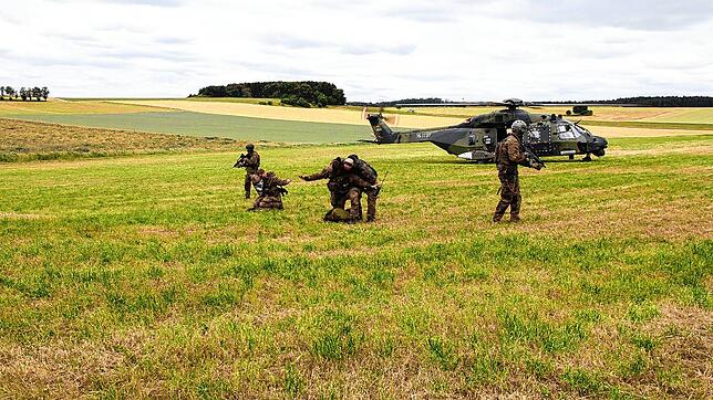 Im Rahmen einer Übung wird auch geübt, wie isolierte Soldaten durch die Spezialkräfte zurückgeholt werden.