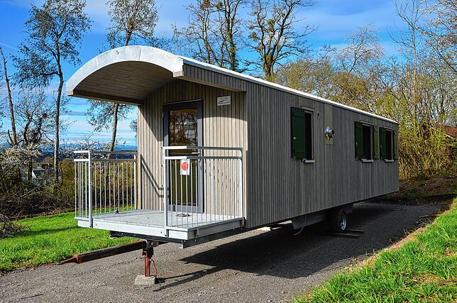 Der neue, seit einigen Wochen aufgestellte Bauwagen für den Natur- und Waldkindergarten Vogelsang oberhalb von Möggenweiler. Dieses ...