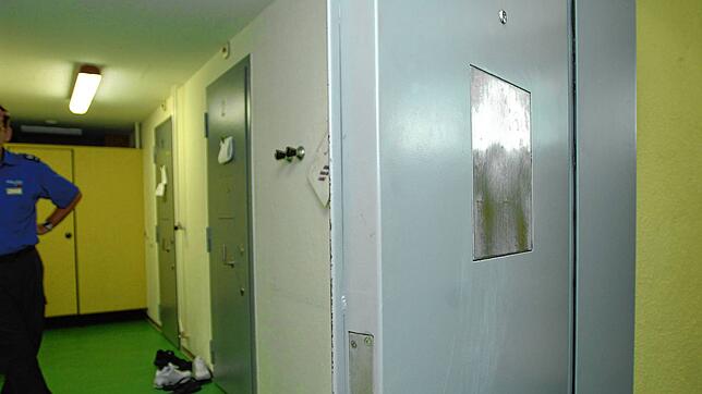 (Archivbild) Zellentüren im Untersuchungsgefängnis in Kreuzlingen. Dort hat ein 23-jähriger Tunesier eine Wolldecke angezündet. Die ...