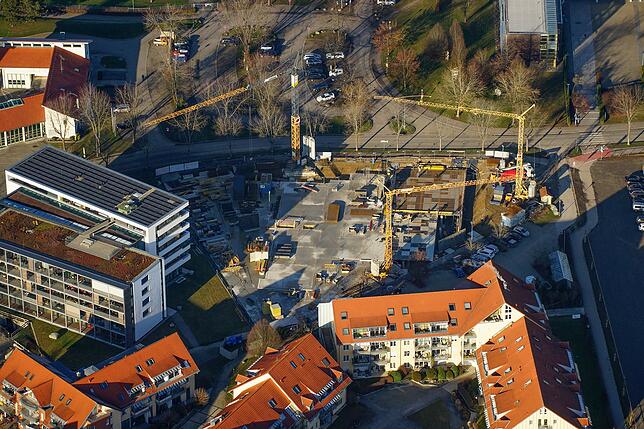 Generation +: Direkt gegenüber der Großbaustelle der Neuen Mitte entsteht an der Salemer Schlossseeallee eine Erweiterung mit ...