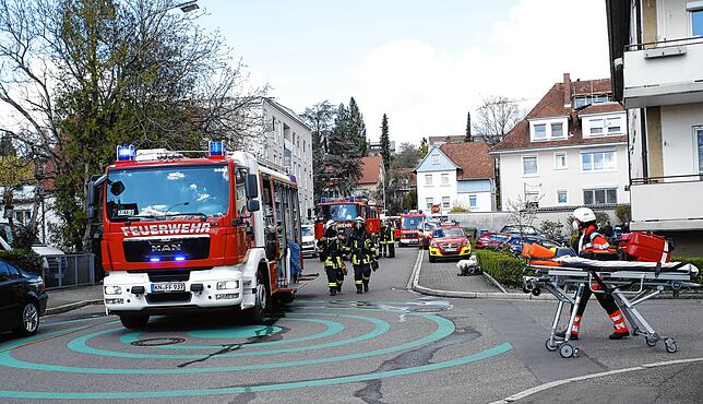 Zehn Personen aus einer Seniorenwohnanlage in der Hardststraße musste die Feuerwehr Konstanz am Samstag retten. In einer Sauna im Keller ...
