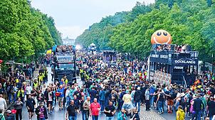 Bild : Viele Einsätze für Rettungskräfte bei Berliner Techno-Parade