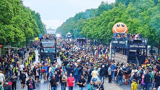 Bild : Viele Einsätze für Rettungskräfte bei Berliner Techno-Parade