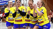 Gegen den Tabellenvorletzten wollen die Handballerinnen des SV Allensbach wieder so jubeln wie im Bild (von links) Greta Rinkeviciute, ...