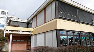 Ein Jugendraum in der Martin-Gerbert-Schule? Noch gehört das Gebäude dem Landkreis, die Stadtverwaltung denkt über Kaufverhandlungen ...