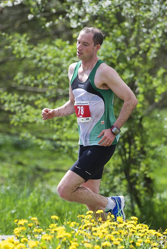 In seinen Spitzenzeiten war Dirk Joos aus Friedrichshafen unter den Top50-Marathonläufern. Nun musste der 39-jährige Informatiker zwei ...