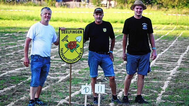 Frank Thum, Heinrich und Yannick Thum markierten das Feld, auf welchen Kuh Kiel den Siegerfladen in Rekordzeit fallen ließ. Dies war das ...