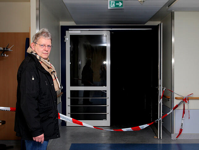 "Es sieht schwarz aus", stellt Rainer Ott, Geschäftsführer des Gesundheitsverbundes Landkreis Konstanz, mit Blick in den abgesperrten ...