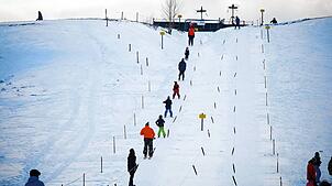 Der Haldenlift in Heiligenberg ist bei Wintersportlern in der Region die Top-Adresse. Er wird von Ehrenamtlichen betrieben. Diese ...