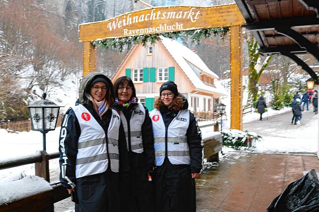 Bild 9: Besucheransturm auf dem Weihnachtsmarkt in der Ravennaschlucht
