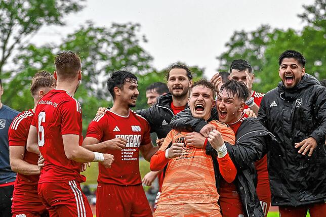 Jubel über den Titel und den Aufstieg: Der VfR Bad Bellingen spielt nächste Saison wieder in der Landesliga.
