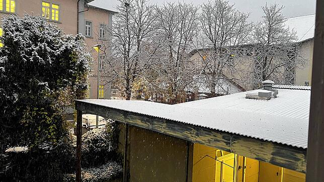 Blick über das Dach des Polizeireviers hinüber zum Kornhaus-Parkhaus.