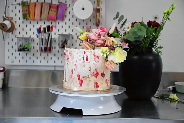 Diese Torte für den 30. Geburtstag hat eine Kundin sich selbst bestellt.