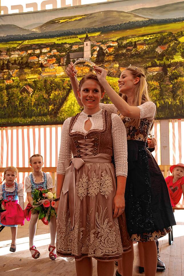 Die Krönung der Weinprinzessin Ida Pousaz 2019.