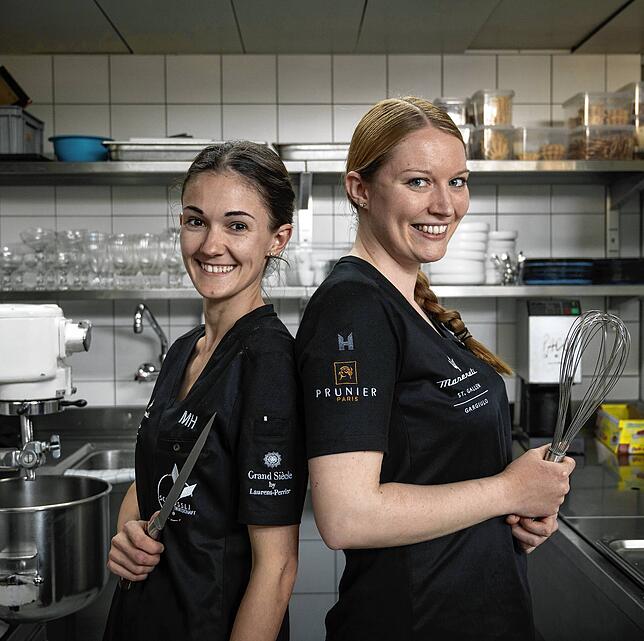 Zwei junge Spitzenköchinnen haben im Schlössli das Sagen: Monika Huber (links) und Theresa Hermann.