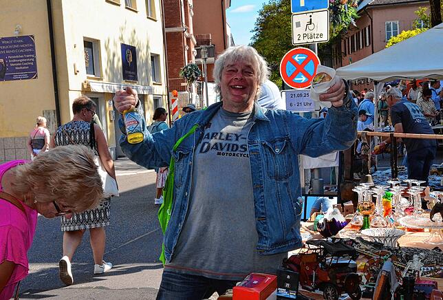 Bild 25: Reges Treiben auf dem Flohmarkt in Markdorf