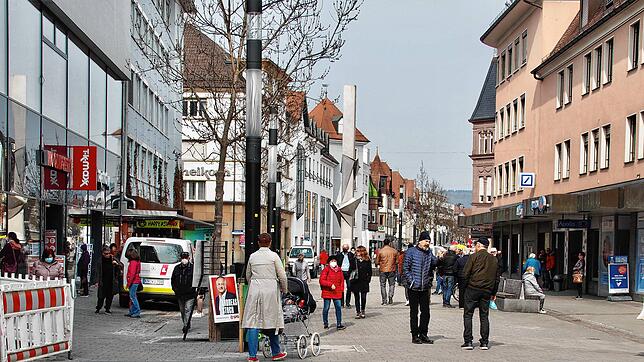 Blick in die Singener Innenstadt. Oberbürgermeister Bernd Häusler möchte eine Öffnungsstrategie, ähnlich wie in Tübingen, für die Stadt.