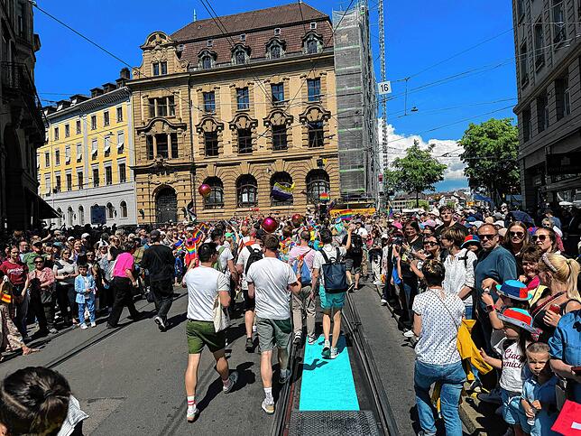 Bild 26: ESC 2025 in Basel: So bunt und laut startet die große Eröffnungsparty in der Innenstadt