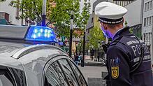 Die Singener Polizei im Einsatz in der Innenstadt.