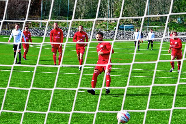 Bild 1: SV Jestetten siegt nach Strafstoß-Festival mit 4:0 beim FC Schlüchttal &ndash; und wir haben Bilder!