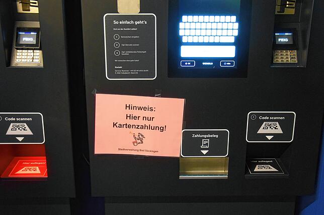 Nicht alle Automaten im Parkhaus Lohgerbe sowie in der Tiefgarage beim Kursaal in Bad Säckingen nehmen Bargeld.