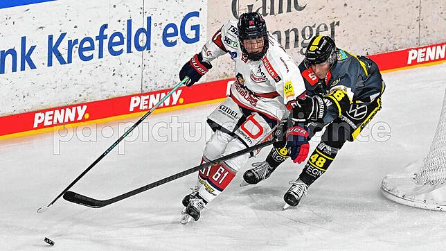 Niclas Hempel (links) soll kommende Saison nicht nur das Freiburger Trikot tragen, sondern auch bei den Wild Wings zum Einsatz kommen.