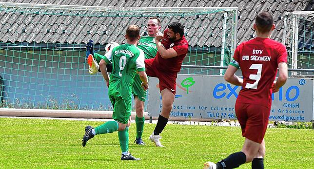 Bild 18: SV Waldhaus II gewinnt Kellerduell gegen DTFV Bad Säckingen mit 2:1 – und wir haben Fotos!